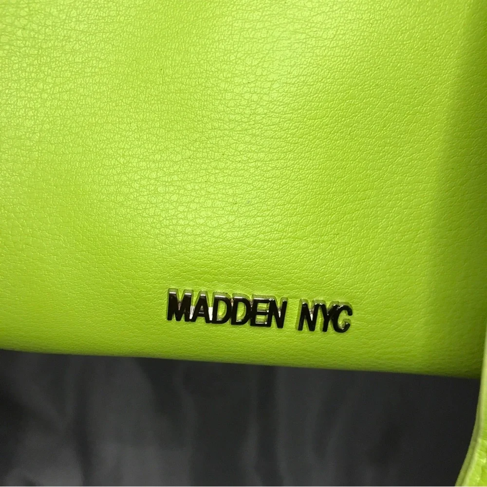 Madden NYC Daisy Floral Zip Chain Mini Backpack with Matching Wallet Pouch NEW